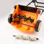 Gyepszellőztető gyűjtős elektromos Riwall REV 3816 1600 w, 38 cm, késes és rugós tengely REV 3816